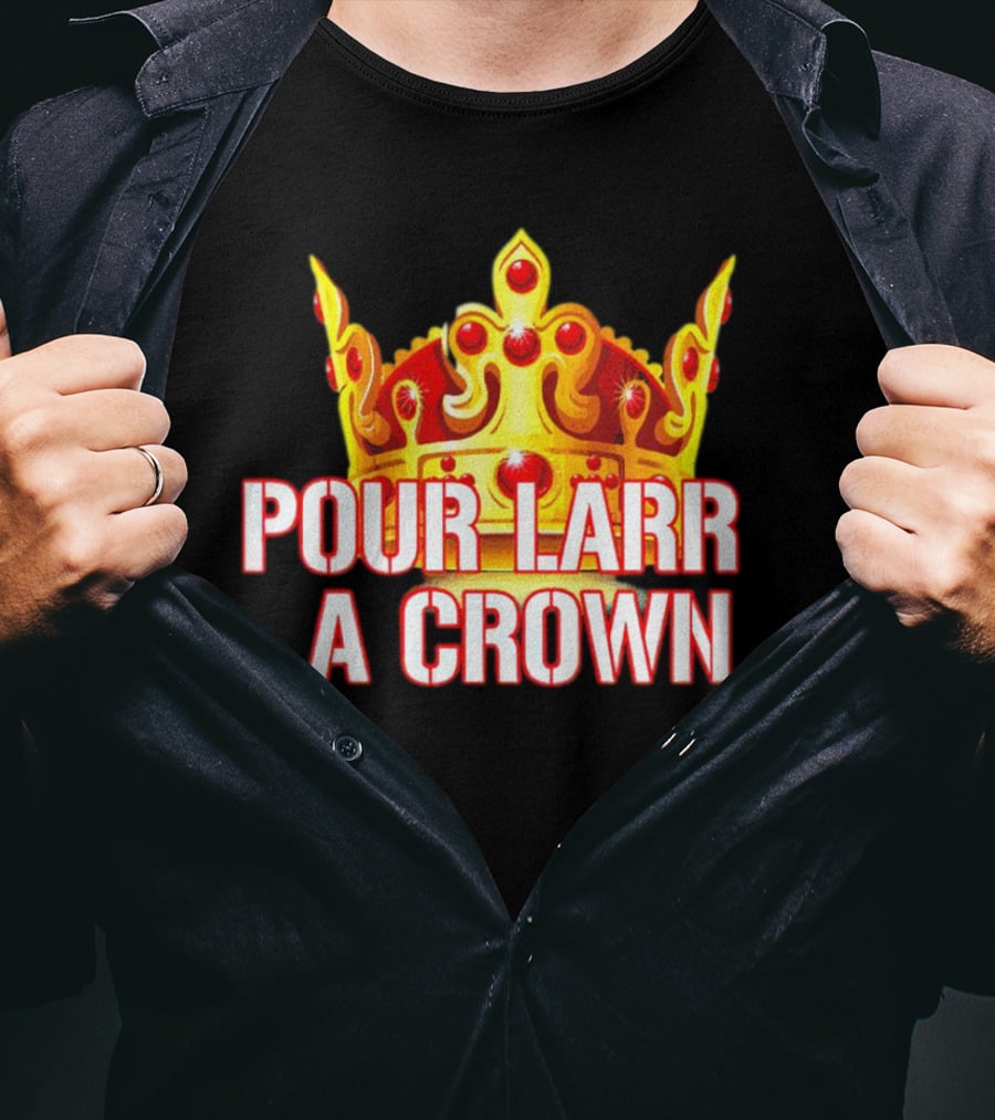 Pour Larr A Crown Atlanta Braves T-Shirt