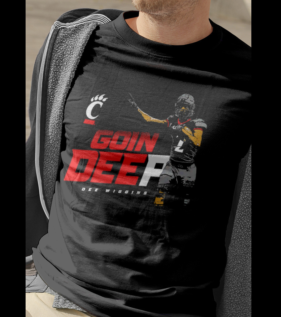 Dee Wiggins Goin’ Deep Cincinnati Bearcats Football Iconic Play Action T-Shirt