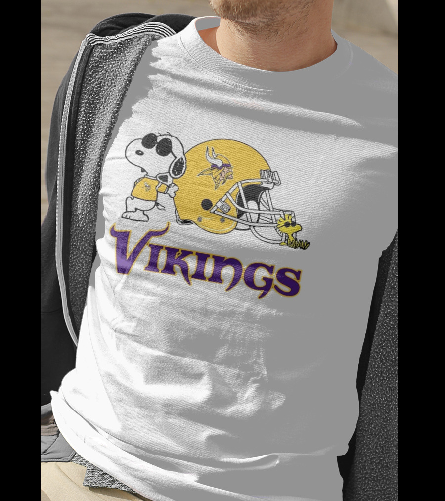 Minnesota Vikings Snoopy Woodstock Helmet T-Shirt