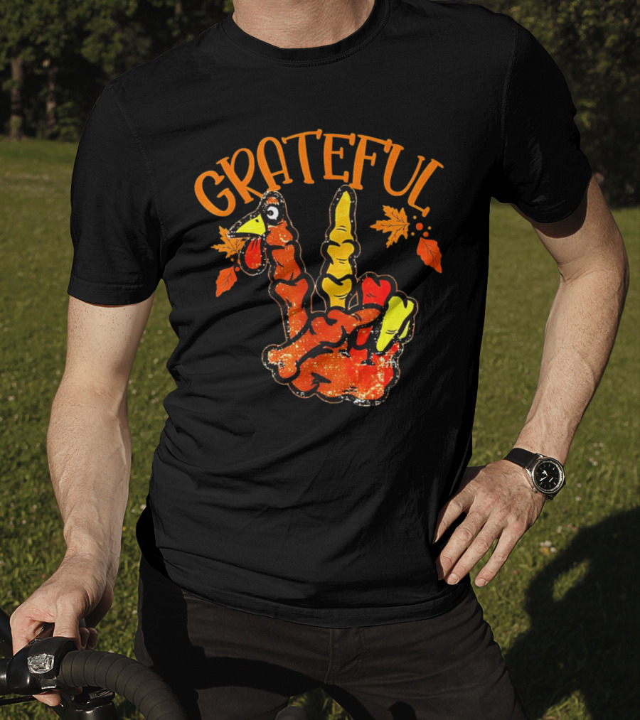 Grateful Thanksgiving Turkey Peace Hand Sign With Autumn Leaves T-Shirt