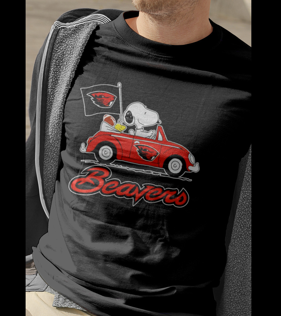 Snoopy Driving Oregon Beavers Football Car With Flag T-Shirt