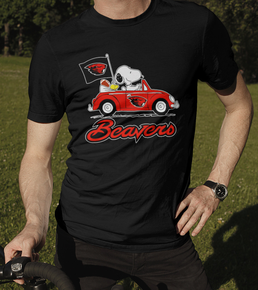 Snoopy Driving Oregon Beavers Football Car With Flag T-Shirt