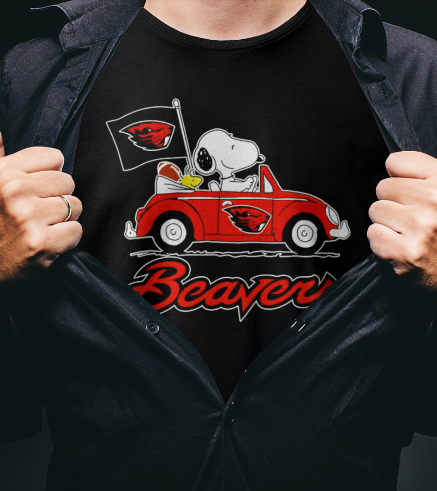 Snoopy Driving Oregon Beavers Football Car With Flag T-Shirt
