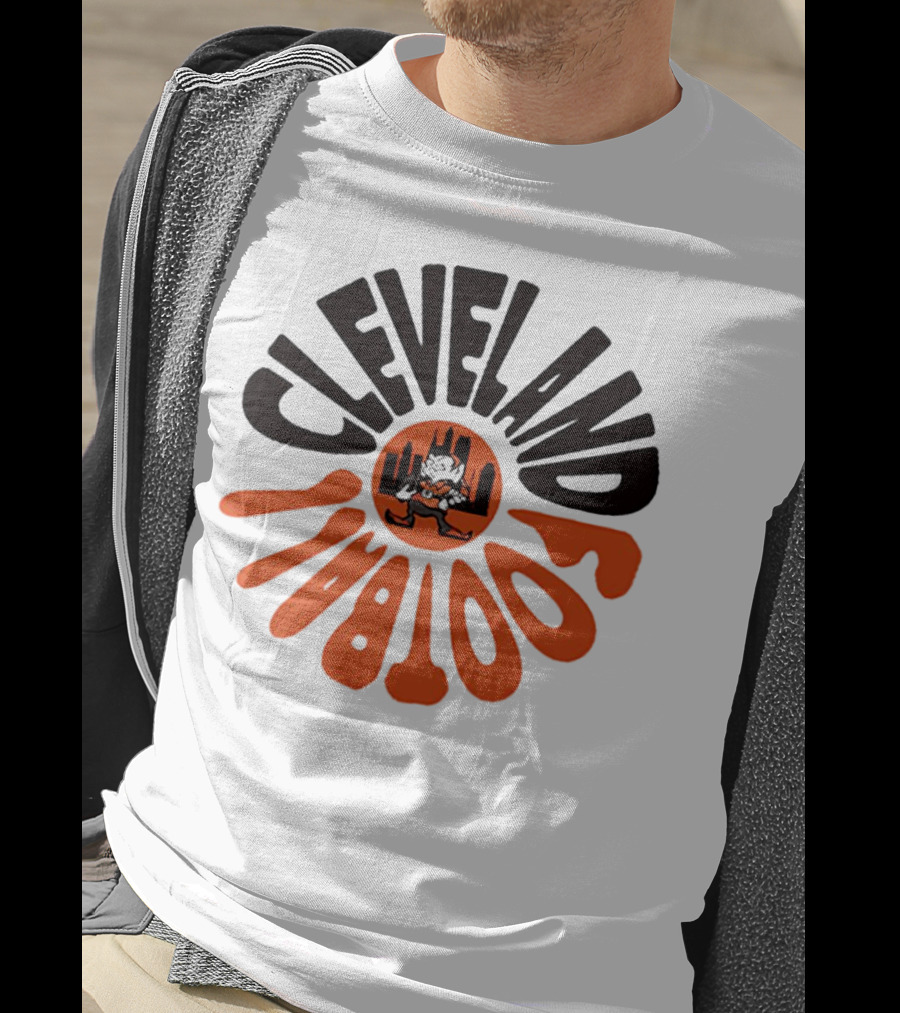 Cleveland Browns Football Retro Logo With Elf And Skyline T-Shirt