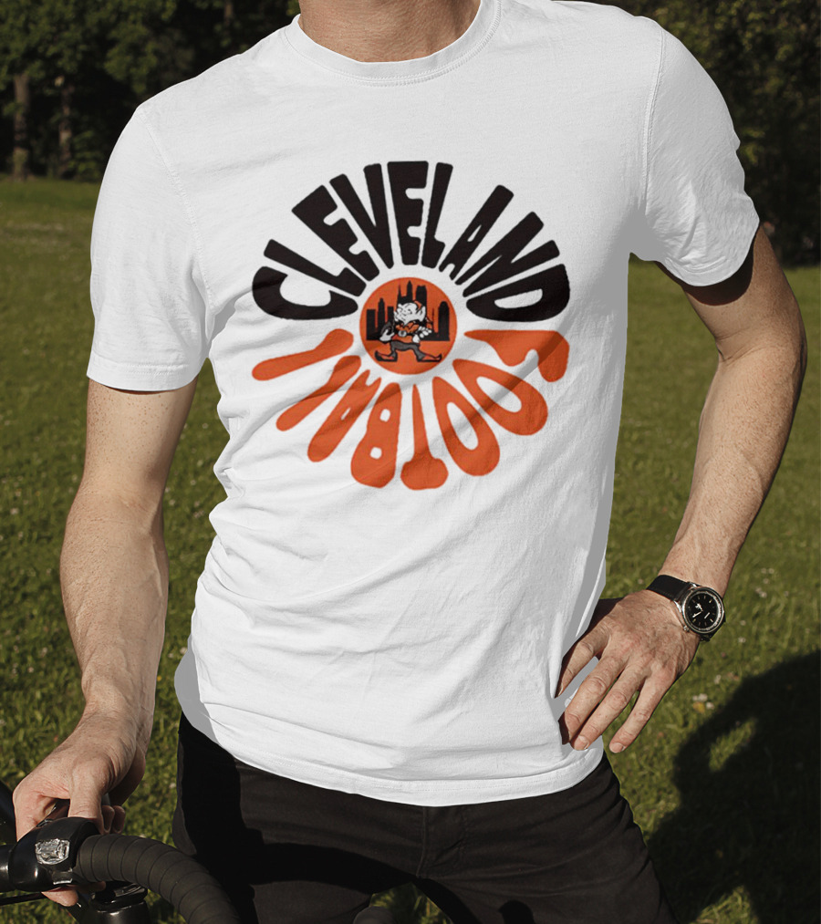 Cleveland Browns Football Retro Logo With Elf And Skyline T-Shirt