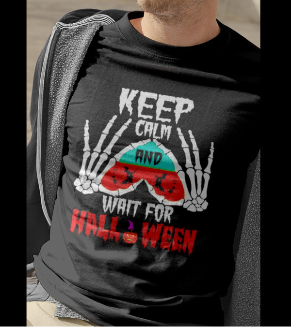 KEEP CALM AND WAIT FOR HALLOWEEN SKELETON HANDS PUMPKIN T-Shirt