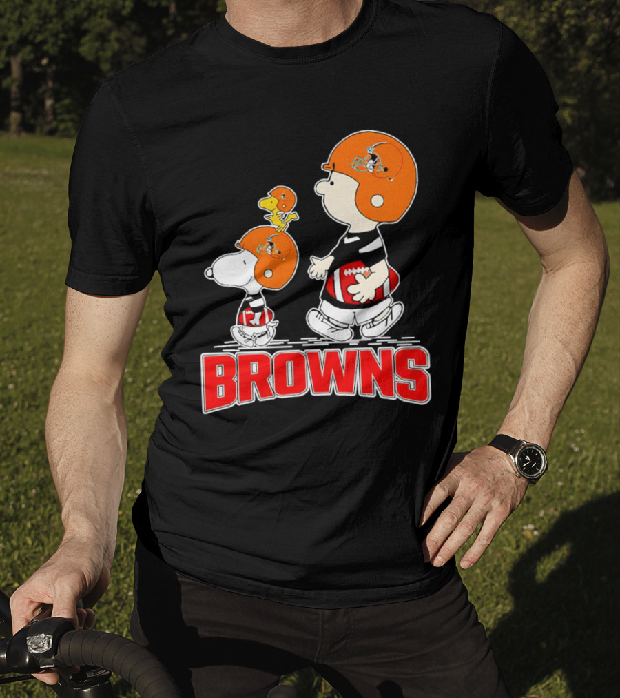 Browns Snoopy Charlie Brown Woodstock Football Helmets T-Shirt