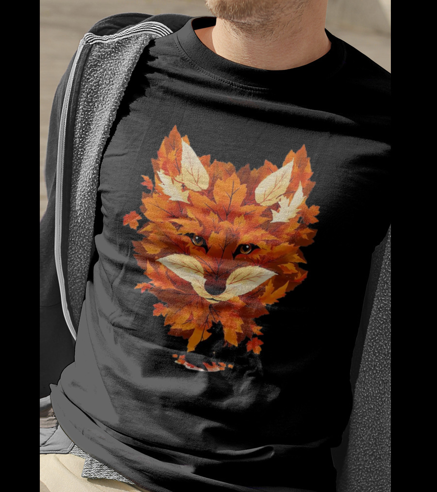 Red Fox Face With Autumn Leaves T-Shirt