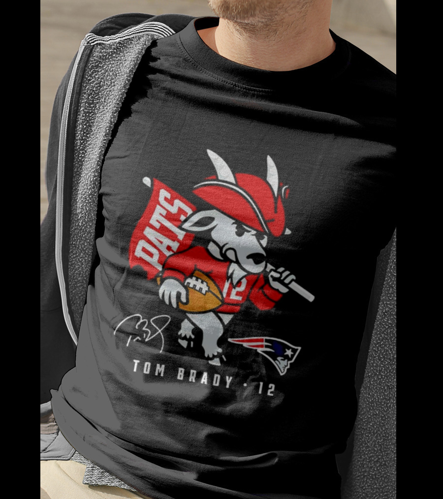 New England Patriots PATS Tom Brady 12 GOAT Logo Illustrative Character T-Shirt