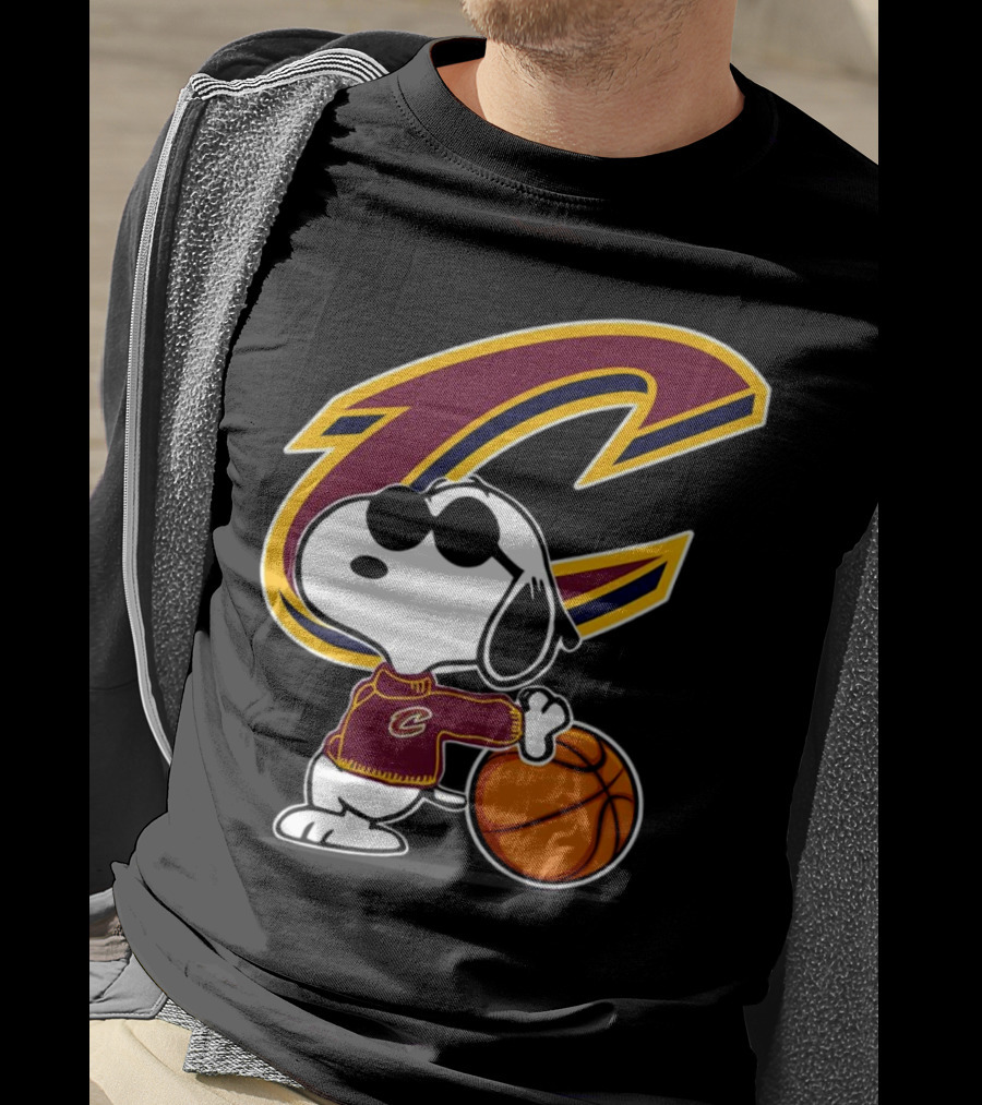 Snoopy Peanuts Cleveland Cavaliers NBA Basketball T-Shirt