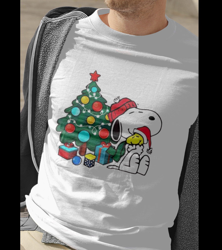 Peanuts Snoopy With Woodstock And Christmas Tree And Gifts T-Shirt