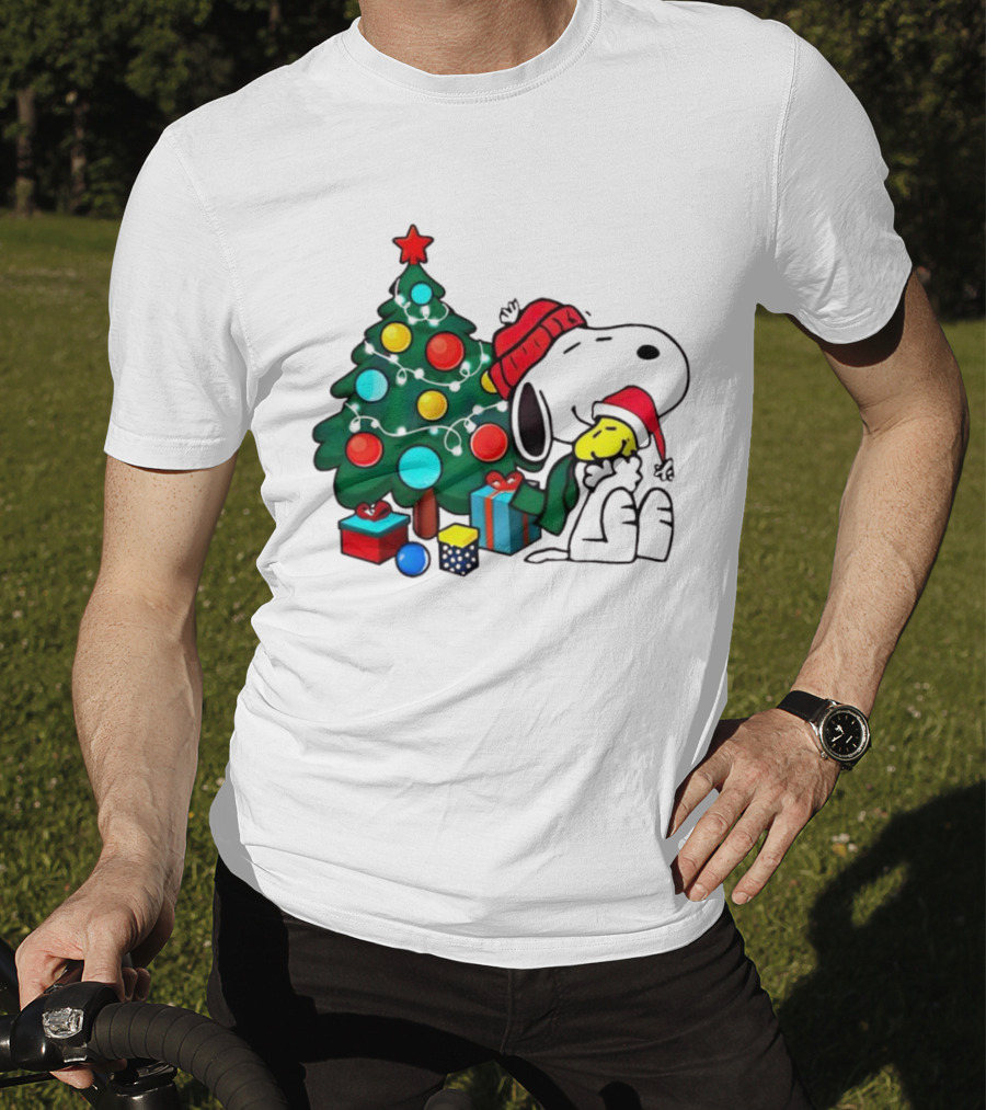 Peanuts Snoopy With Woodstock And Christmas Tree And Gifts T-Shirt
