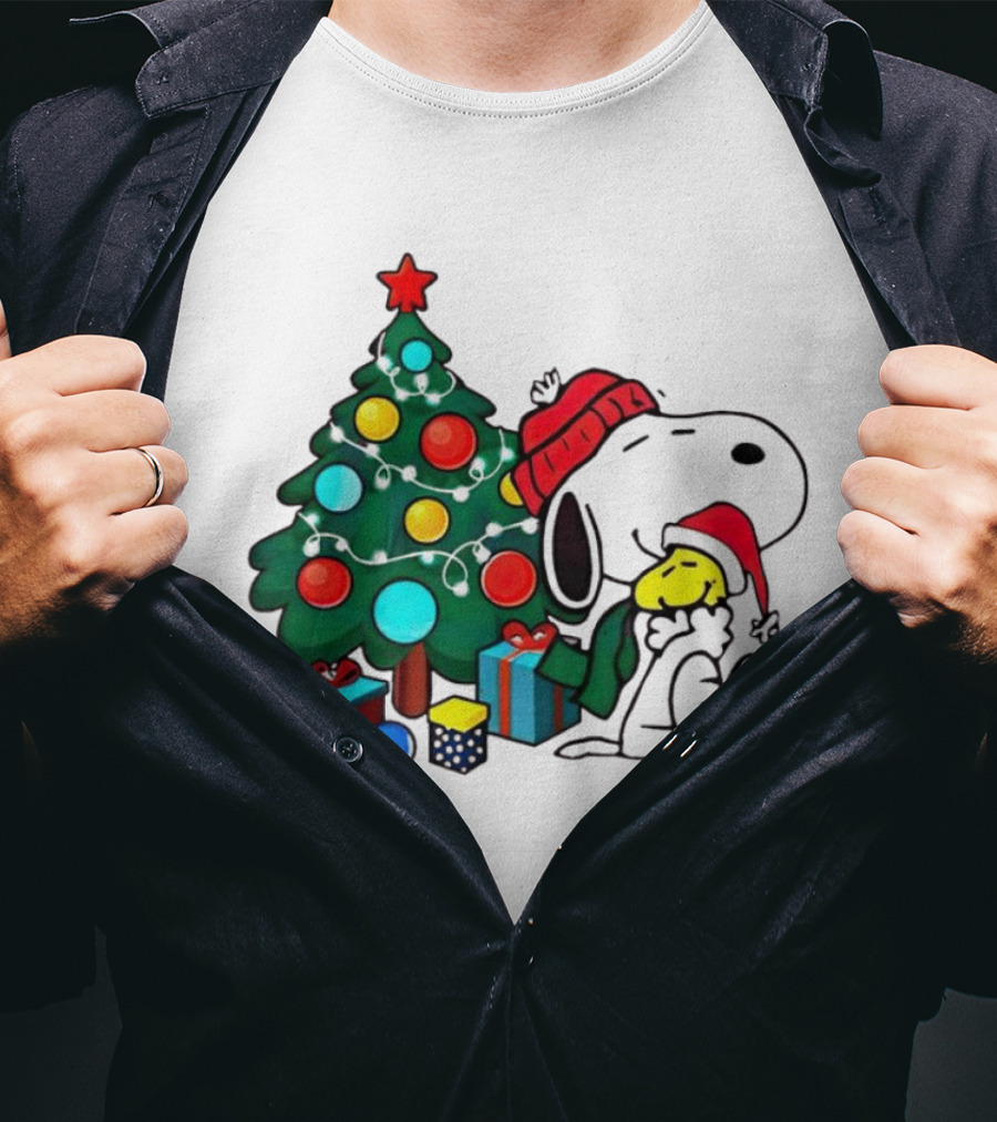 Peanuts Snoopy With Woodstock And Christmas Tree And Gifts T-Shirt