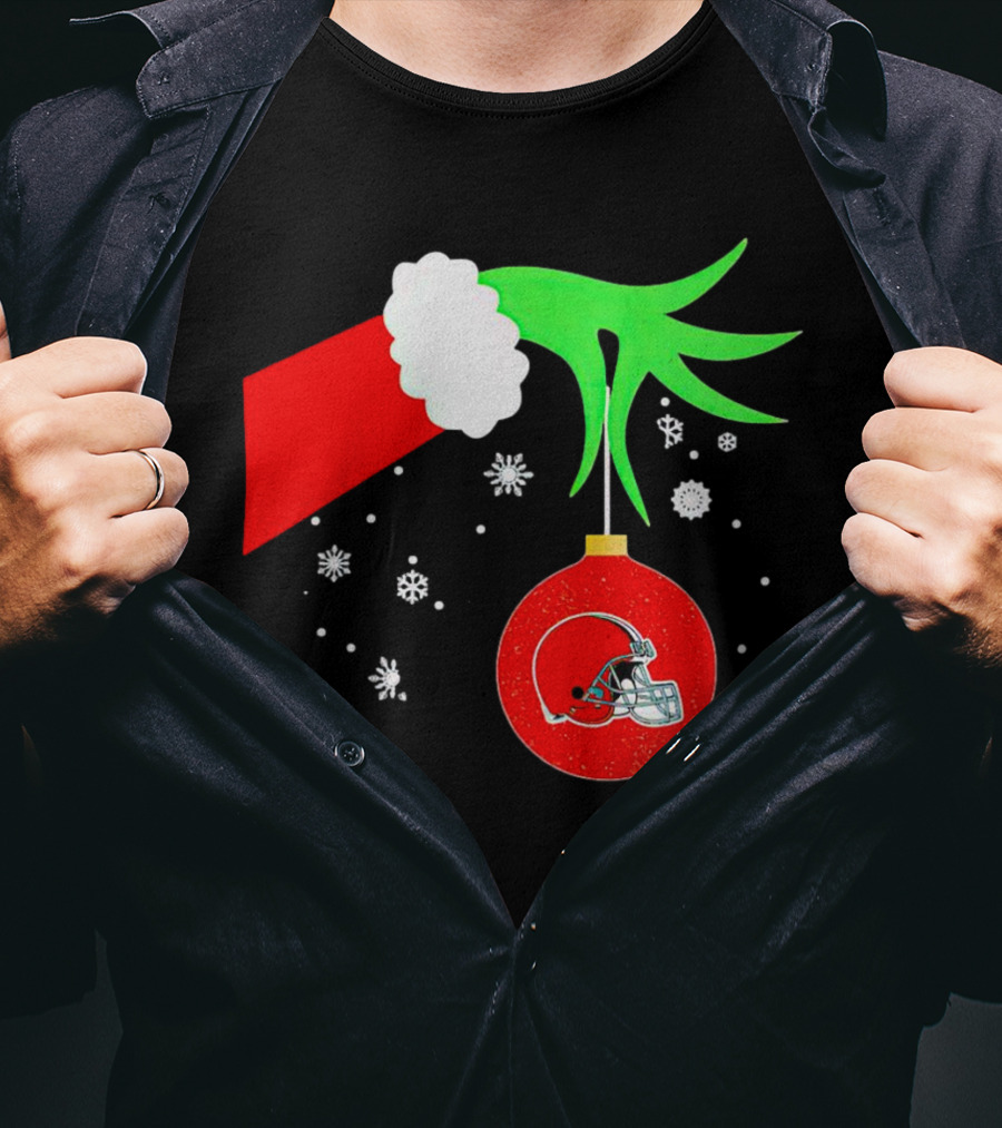 The Grinch Holding Cleveland Browns Ornament With Snowflakes T-Shirt