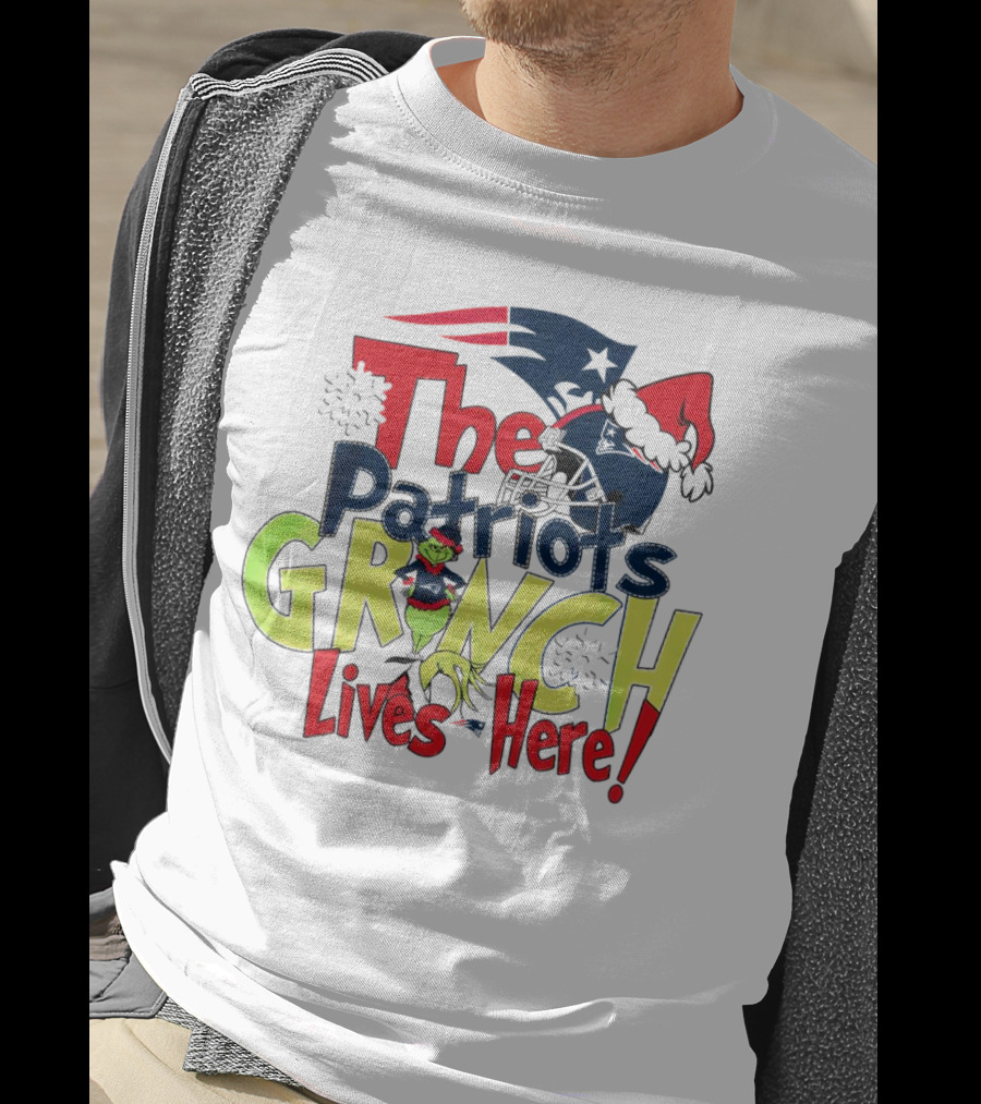 The New England Patriots Grinch Lives Here Christmas Santa Hat T-Shirt