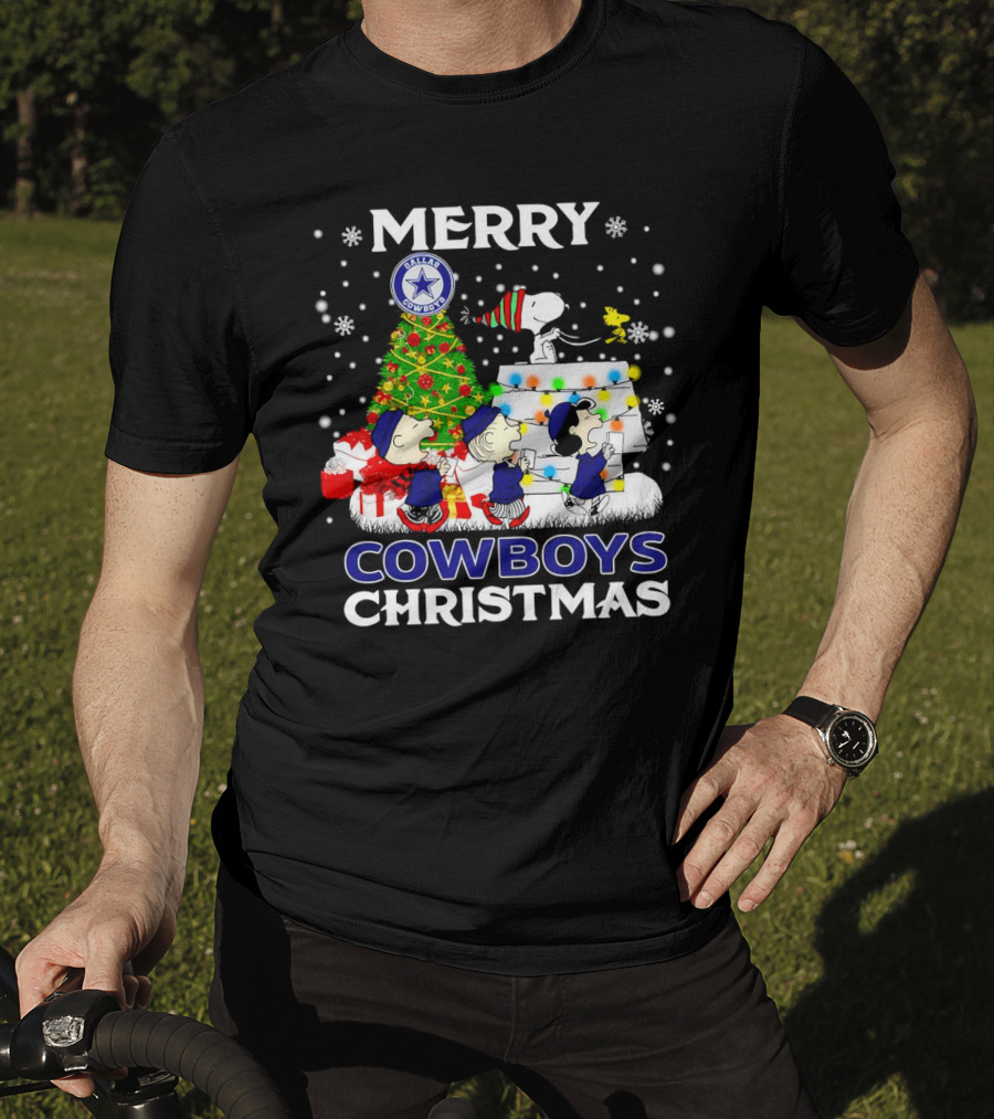 Merry Dallas Cowboys Peanuts Characters Christmas T-Shirt