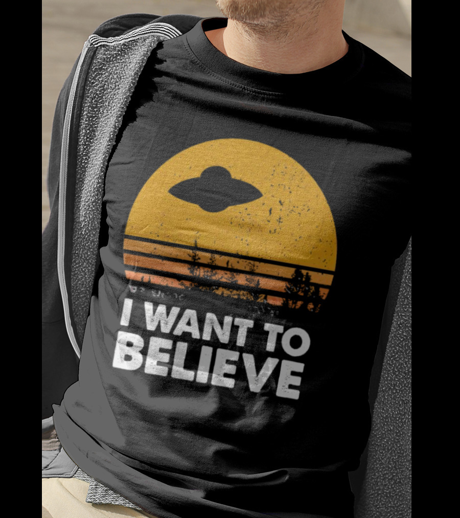 I Want To Believe Alien UFO Vintage Sunset T-Shirt