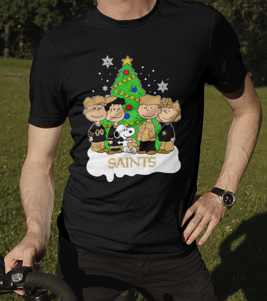 Peanuts Christmas New Orleans Saints Characters With Tree T-Shirt