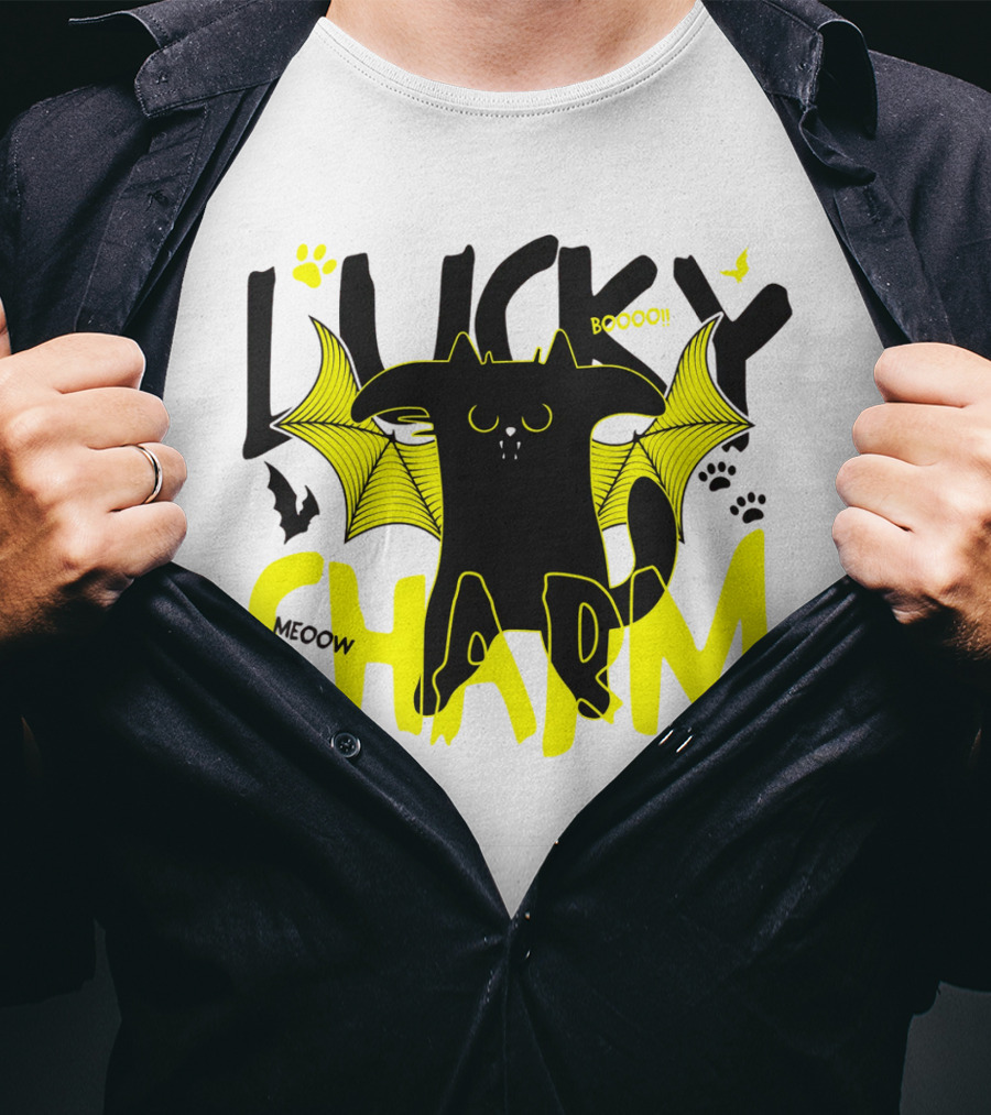 Lucky Charm Booo Meoow Bat Cat Halloween Paws T-Shirt