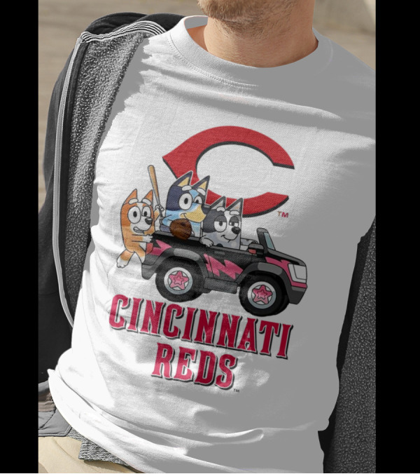 Cincinnati Reds Bandit Chilli Aunt Trixie Heeler Jeep T-Shirt