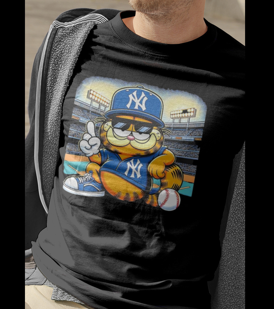 New York Yankees Baseball Garfield Cartoon Stadium Scene T-Shirt