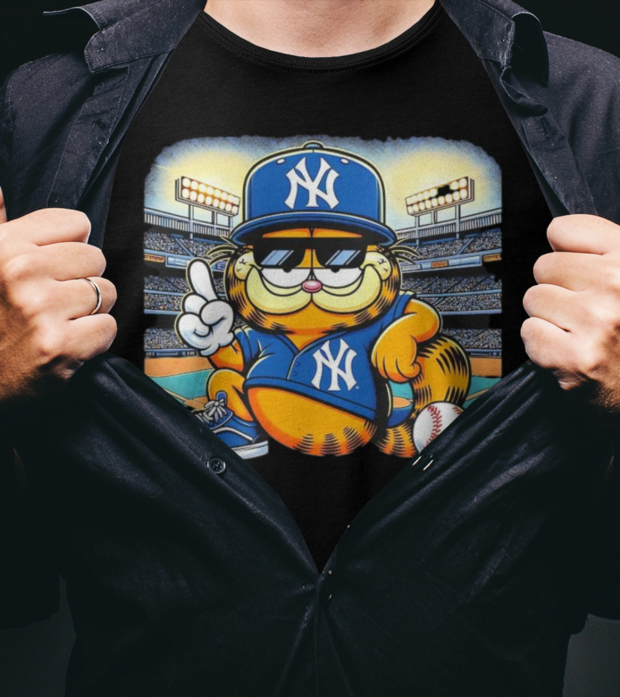 New York Yankees Baseball Garfield Cartoon Stadium Scene T-Shirt