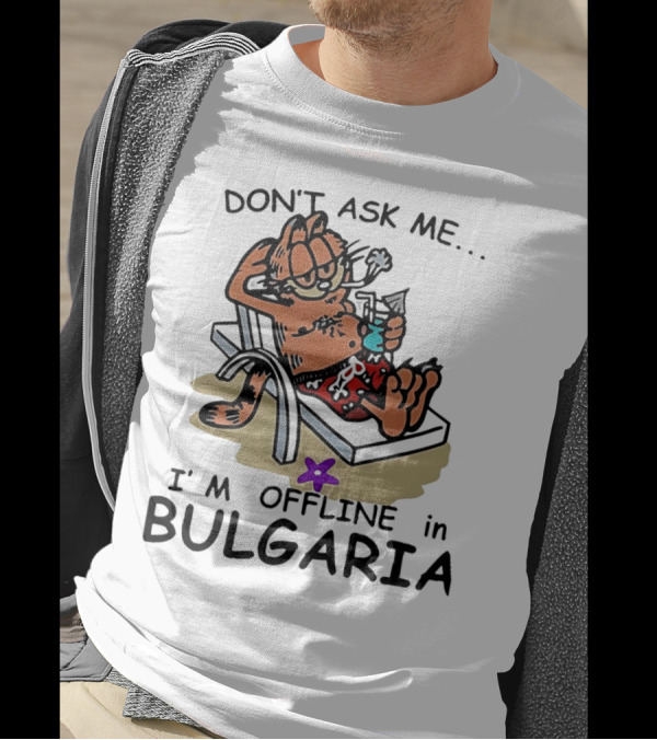 Garfield Relaxing Don't Ask Me I'm Offline In Bulgaria Holiday Mood T-Shirt
