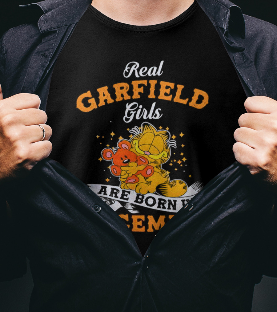 Real Garfield Girls Are Born In December Hugging Teddy Bear T-Shirt