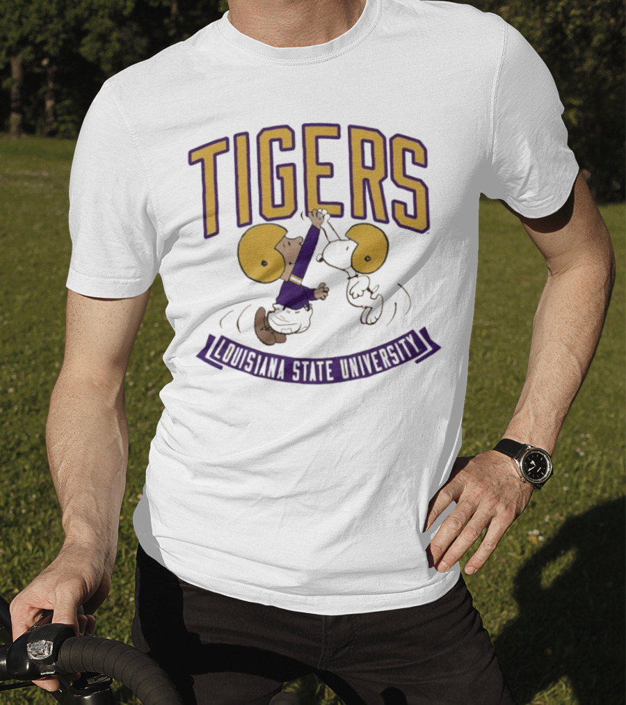 Charlie Brown And Snoopy High Five Louisiana State University Tigers T-Shirt