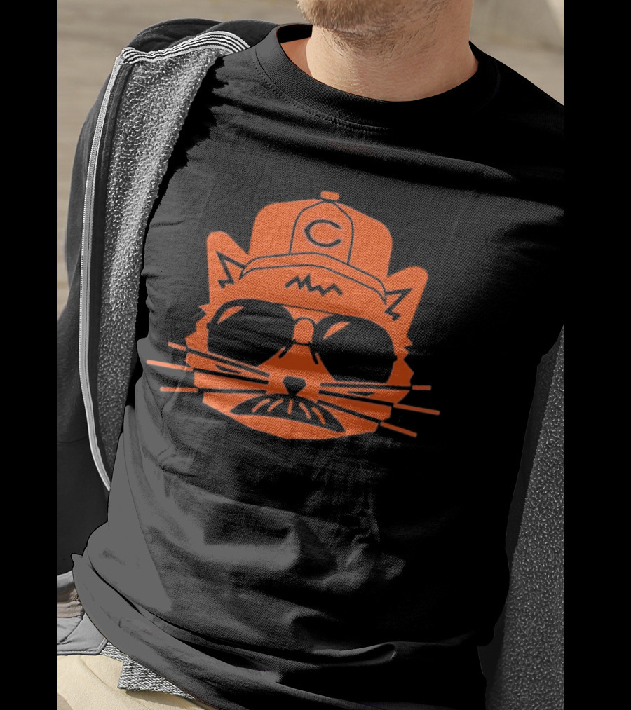 Gary Is A Super Fan Chicago Bears Cat With Sunglasses And Cap T-Shirt
