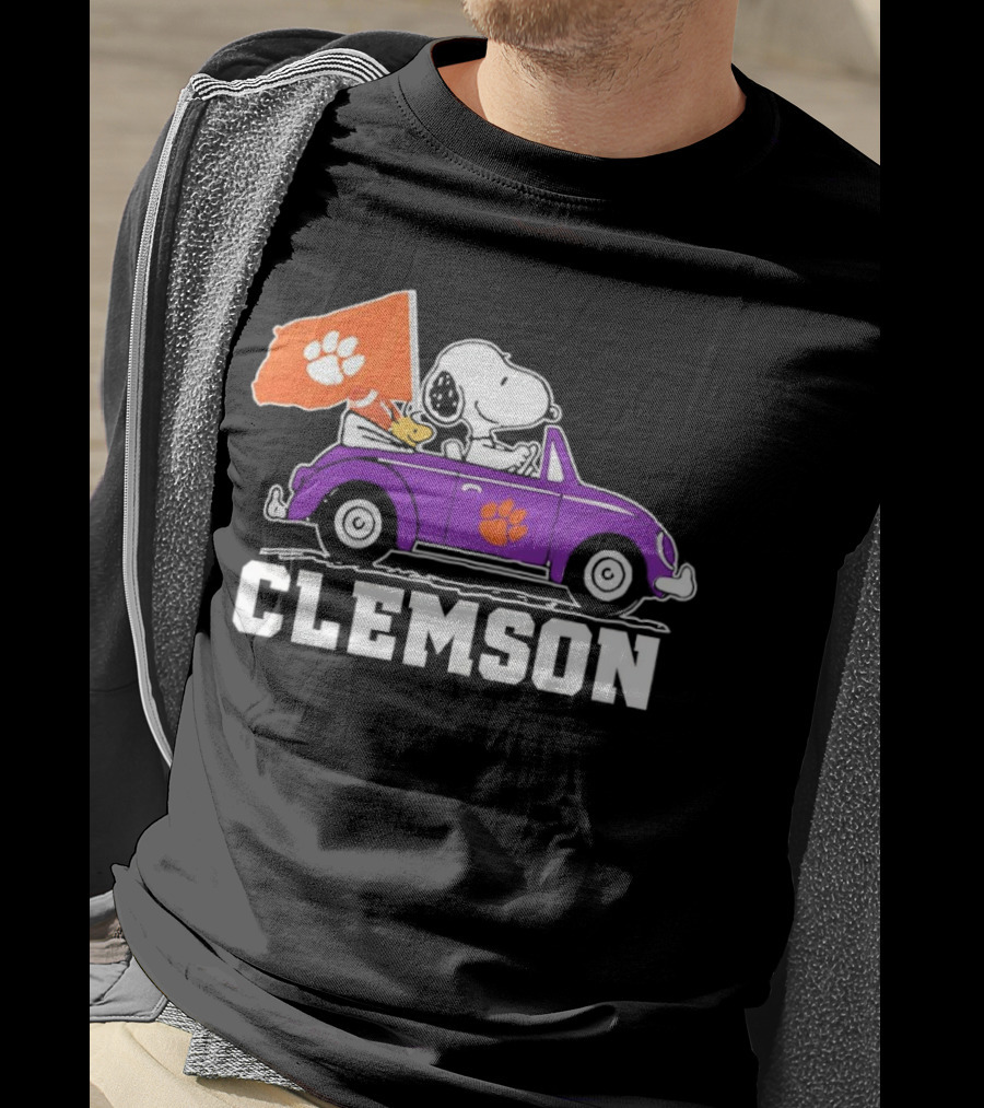 Snoopy And Woodstock In Purple Car With Clemson Flag T-Shirt