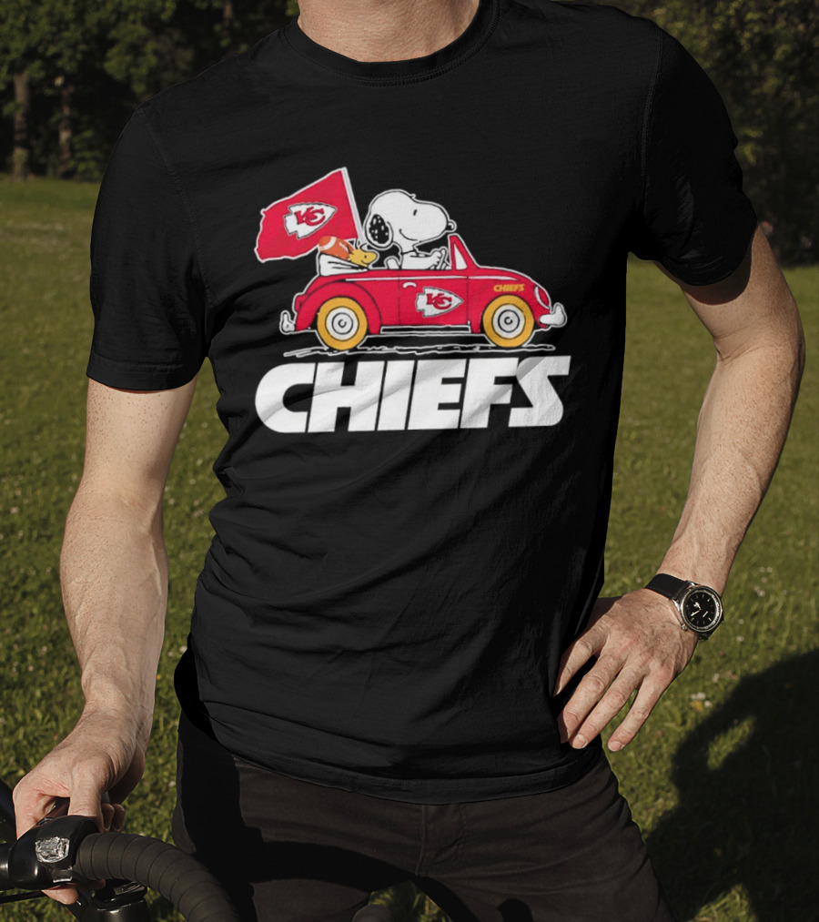 Snoopy Woodstock Driving Red Car Chiefs Flag Kansas City Chiefs T-Shirt