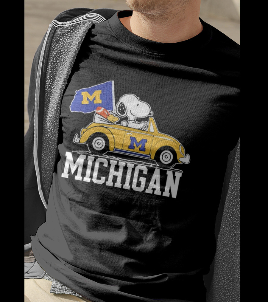 Snoopy And Woodstock Driving Car With Michigan Wolverines Flag T-Shirt
