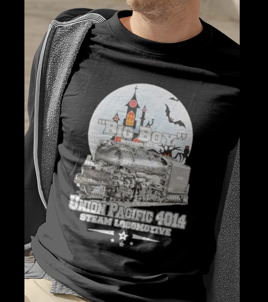 Big Boy Union Pacific 4014 Steam Locomotive November 1941 Haunted Castle And Bats T-Shirt