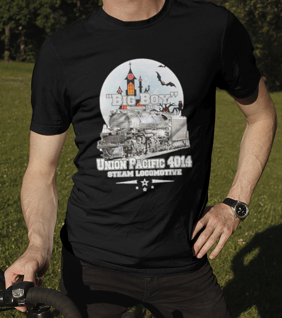 Big Boy Union Pacific 4014 Steam Locomotive November 1941 Haunted Castle And Bats T-Shirt