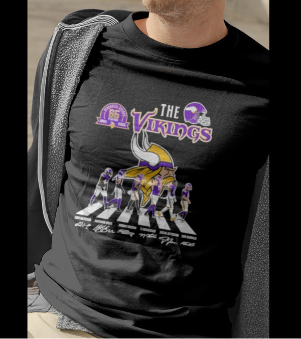 The Minnesota Vikings 65 Season 1960-2025 Josh Harrison Jordan TJ Justin Sam Signatures Vikings Helmet T-Shirt