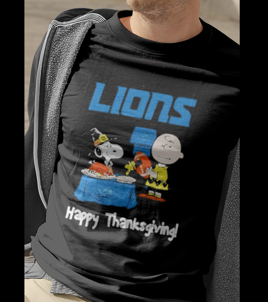 Lions Peanuts Charlie Brown Snoopy Happy Thanksgiving Football Feast T-Shirt