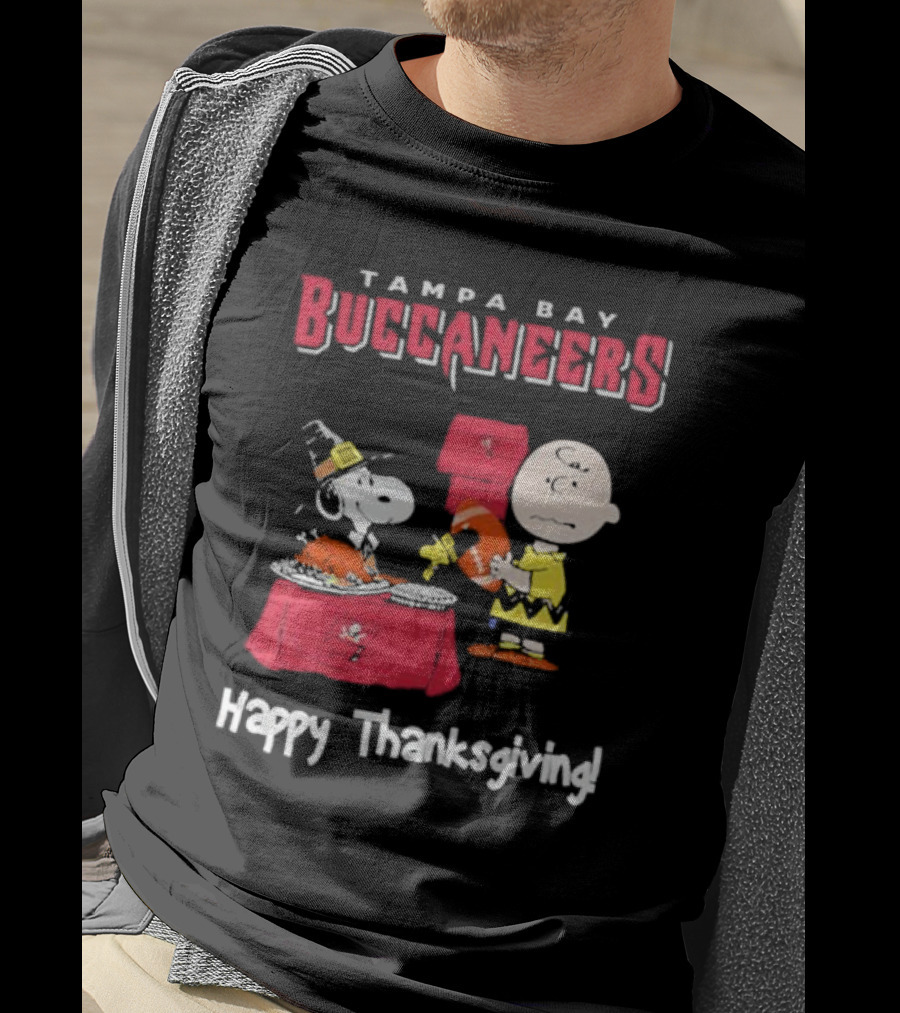 Tampa Bay Buccaneers Thanksgiving Charlie Brown And Snoopy Peanuts T-Shirt