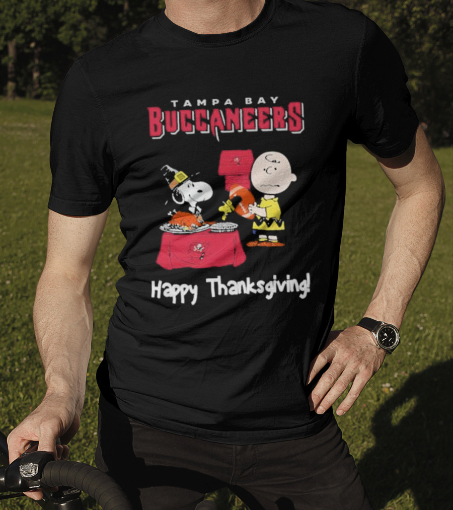 Tampa Bay Buccaneers Thanksgiving Charlie Brown And Snoopy Peanuts T-Shirt