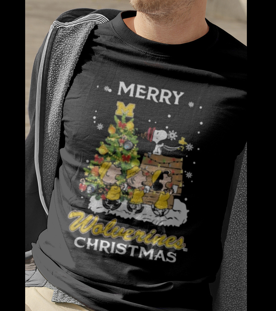 Merry Michigan Wolverines Snoopy And Friends Christmas T-Shirt