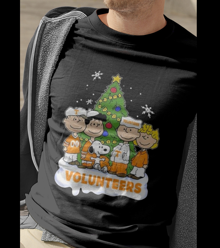 Tennessee Volunteers Snoopy And Friends Christmas Tree T-Shirt