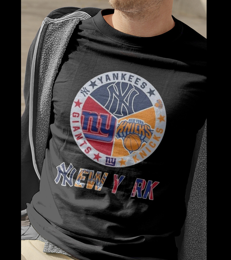 New York Yankees Giants Knicks Circle Yankees Giants Knicks New York T-Shirt