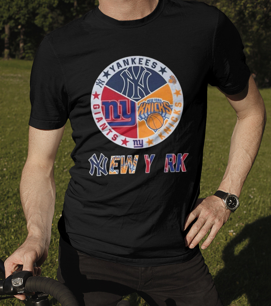 New York Yankees Giants Knicks Circle Yankees Giants Knicks New York T-Shirt