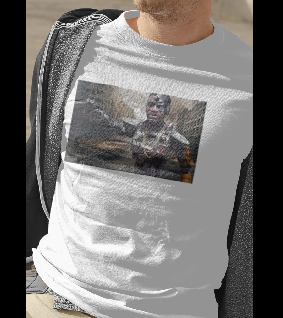 Errl Gangsta Droyd Robot Cyborg In Post-Apocalyptic City Scene T-Shirt