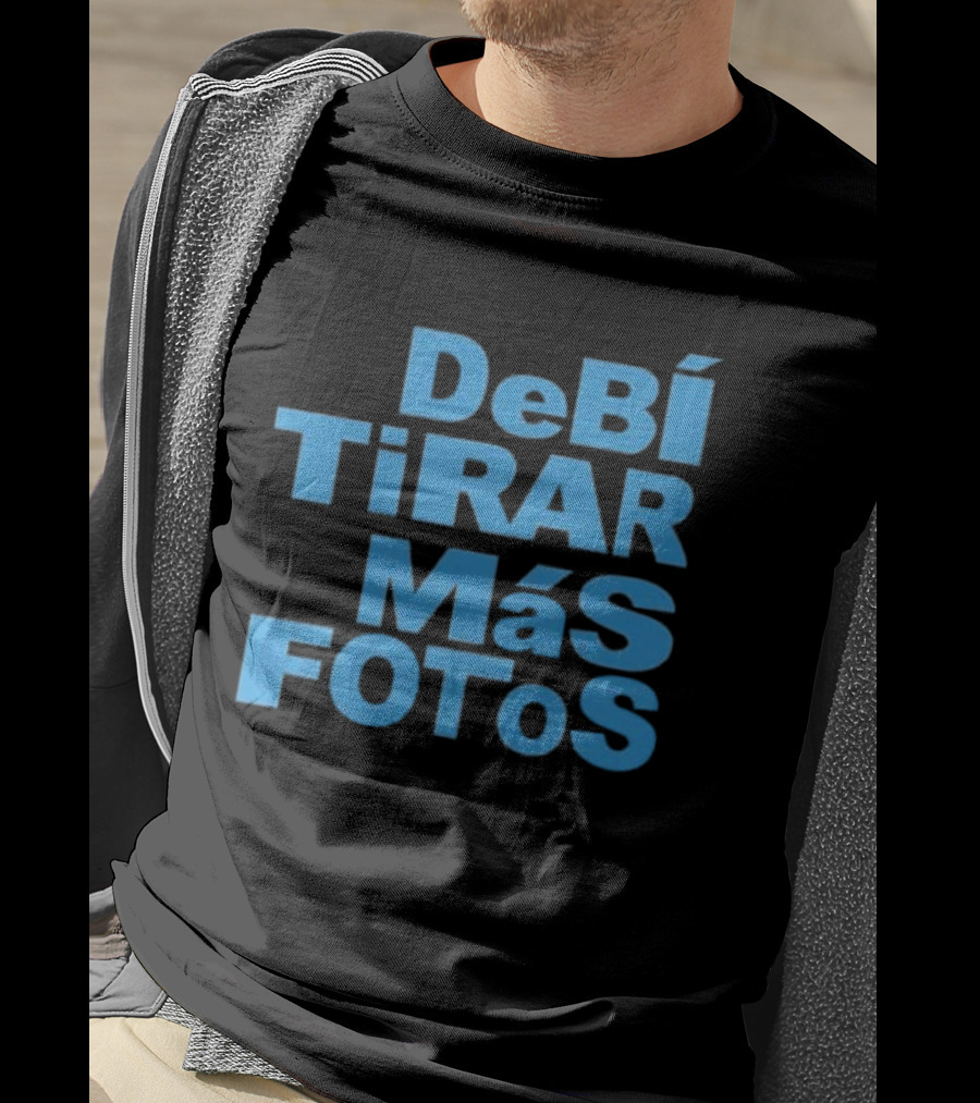 Debí Tirar Más Fotos DTMF Bold Blue Text T-Shirt