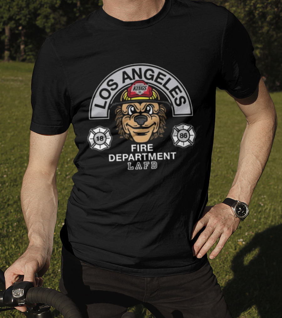 Los Angeles Fire Department LAFD Kings 1886 Badge Lion Firefighter Helmet T-Shirt