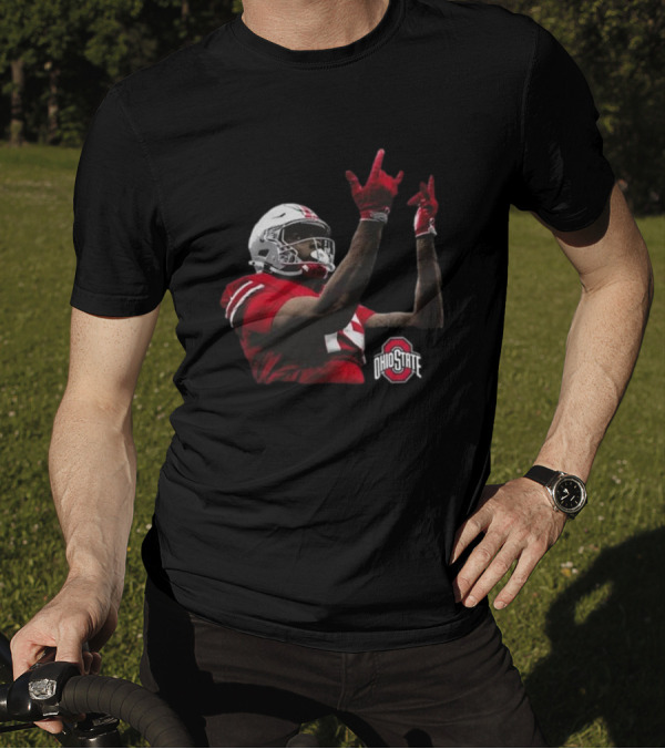 Jelani Thurman Ohio State Football Player In Action With Helmet And Ohio State Buckeyes Logo T-Shirt