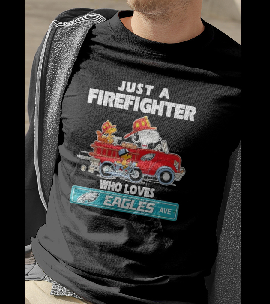 Just A Firefighter Snoopy Who Loves Eagles Ave T-Shirt