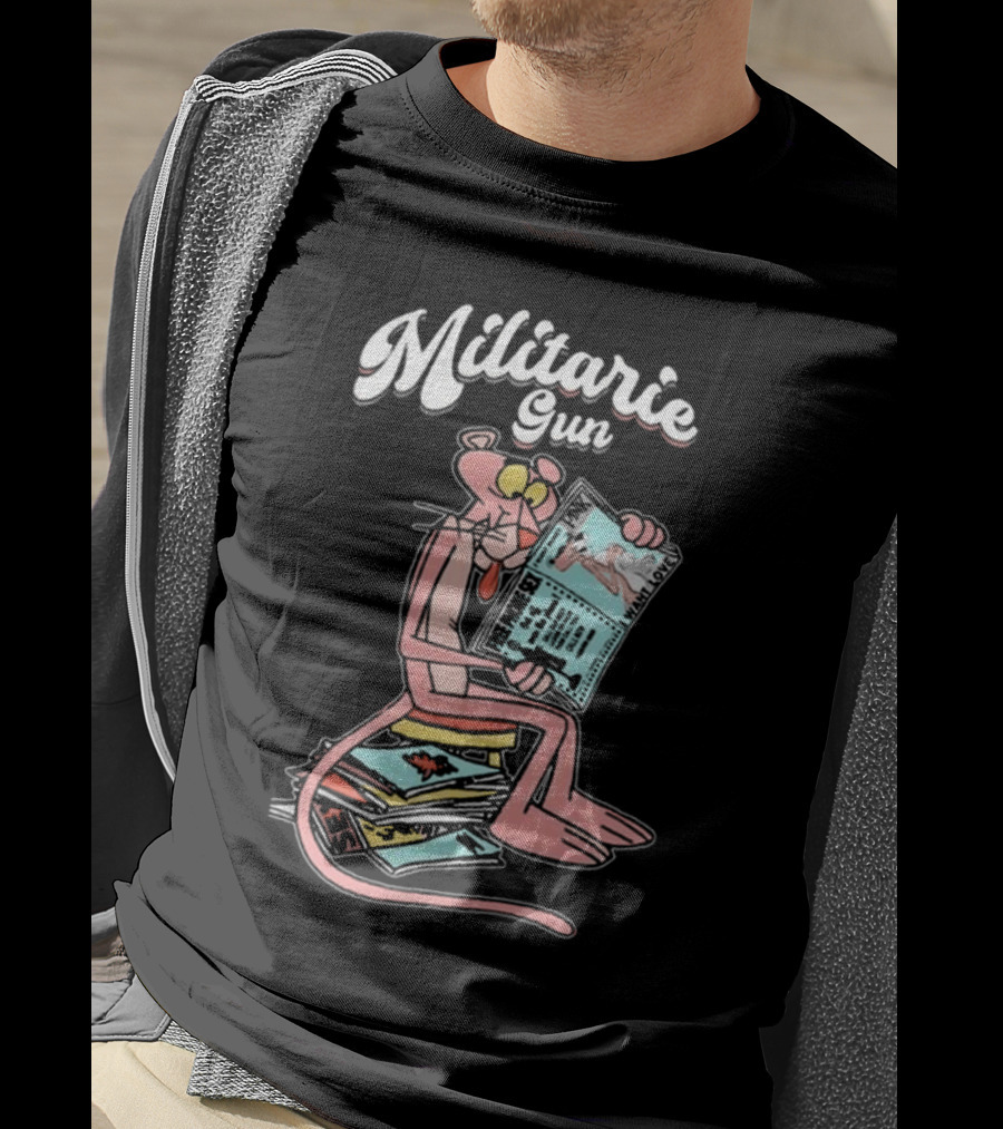 Militarie Gun Pink Panther Reading Comics T-Shirt