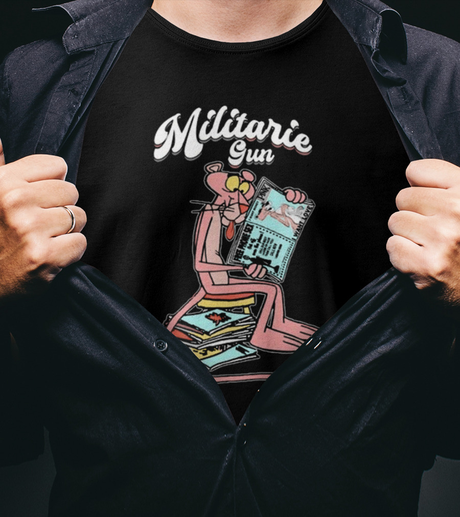 Militarie Gun Pink Panther Reading Comics T-Shirt